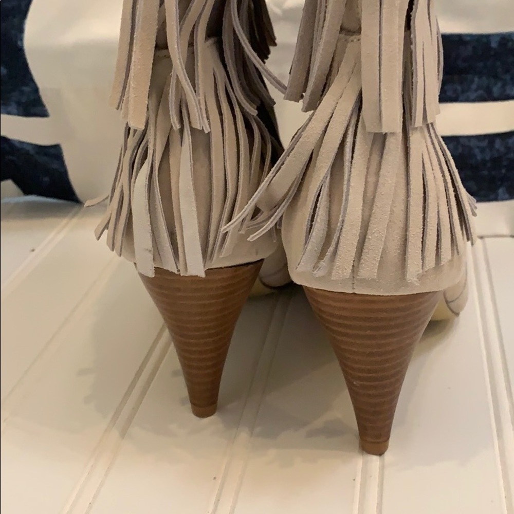 Chinese Laundry Trendy Fringe Heeled Boots 7 - Picture 4 of 8
